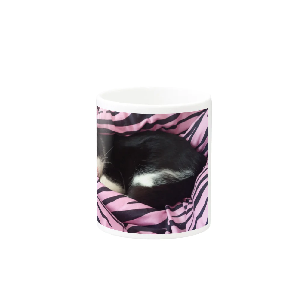 BLACK-UROBOROSのうちの猫 マグカップの取っ手の反対面