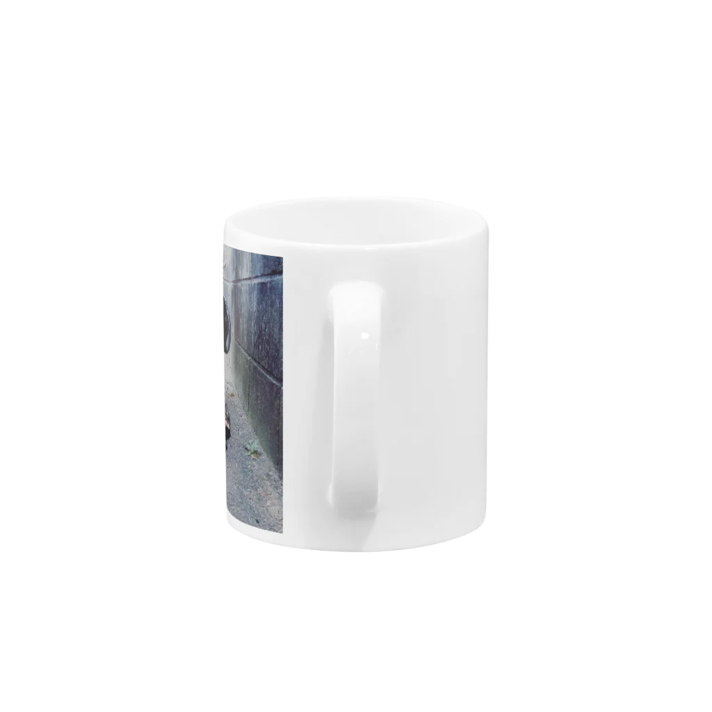 ほのぼの堂の見つめる猫のいる風景 Mug :handle