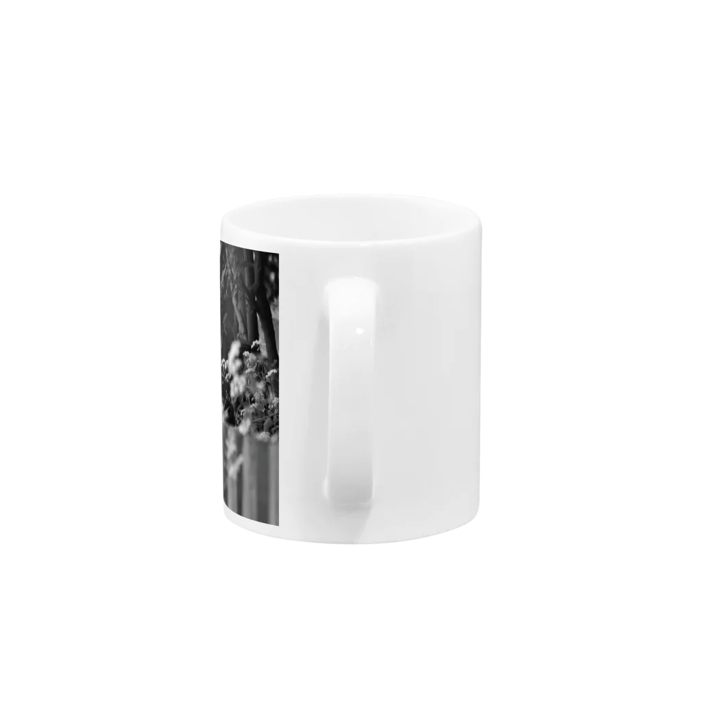 orichalcumのカラスと白い花 Mug :handle