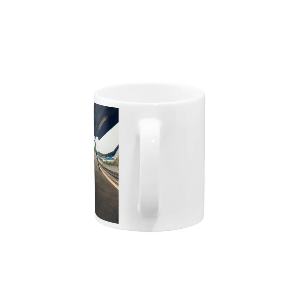 密室の駅のホーム Mug :handle