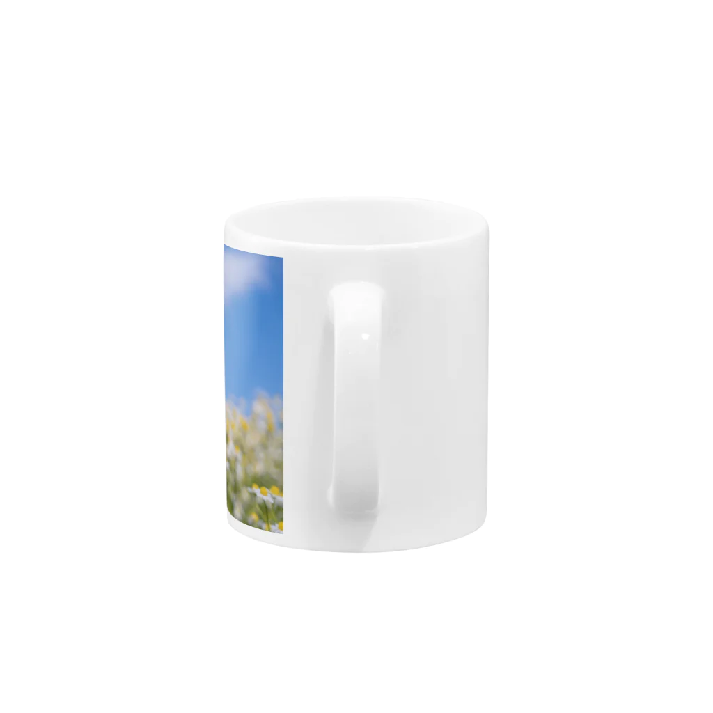 takashikickのカモミールと青空 Mug :handle