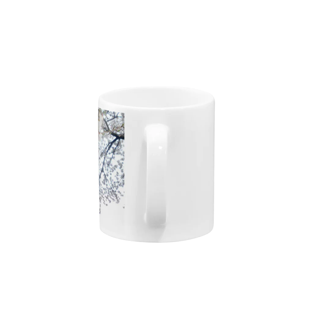 東京勝負師の白い桜 Mug :handle