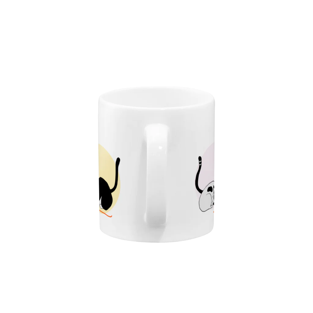 ねこがすき（ハチワレ猫姉妹のママ）のヒモの取り合い猫 Mug :handle