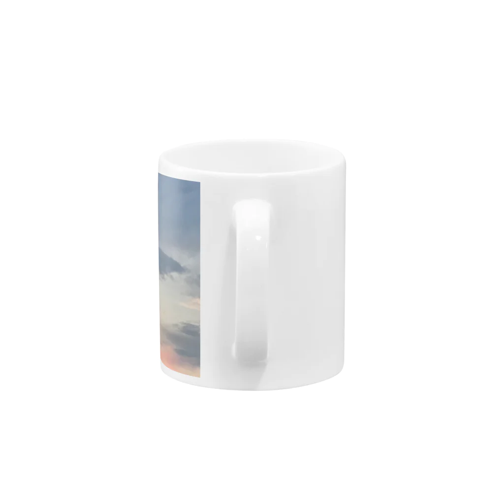私の家から見える空の空の彩り Mug :handle