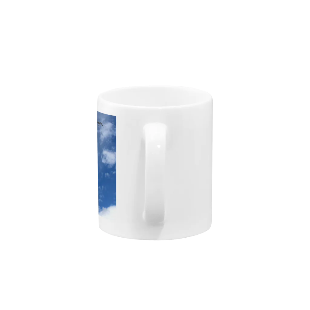ブロッコリーガール⭐︎ミミの部屋の北欧写真　カゴメと空と青 Mug :handle