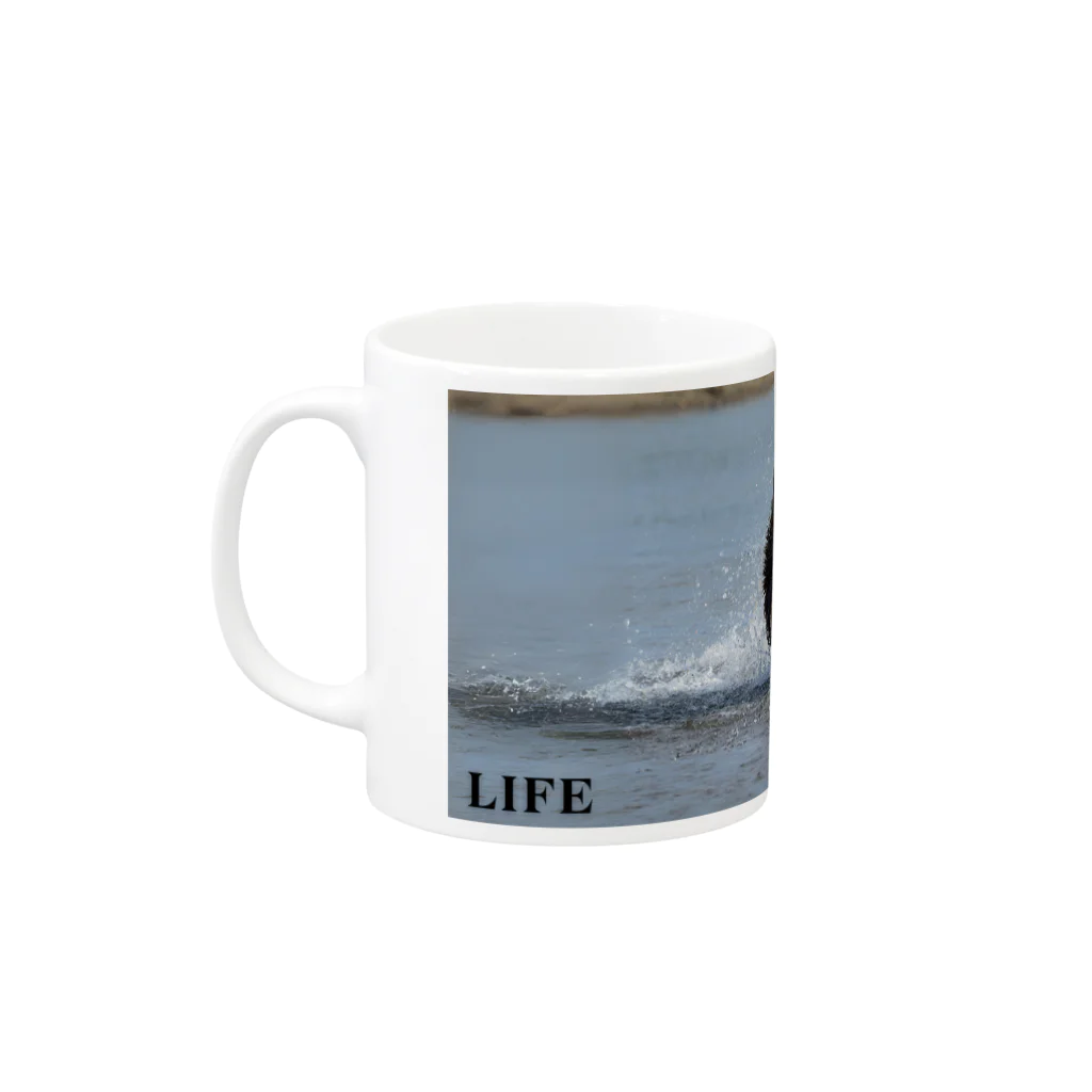 マタギの教え-公式ショップ-のLIFE with ヒグマ Mug :left side of the handle