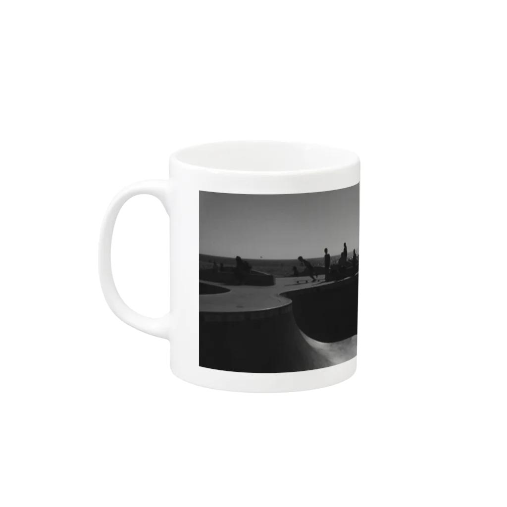 ryota yokoiwaのVenice Beach Skate Park Mug :left side of the handle