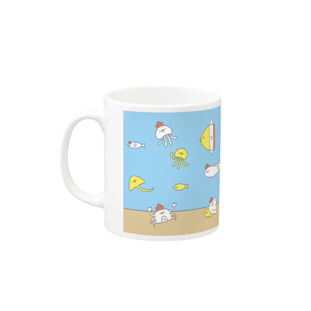 玖鷹の海の生き物になったヘンテコにわとりとひよこ Mug :left side of the handle