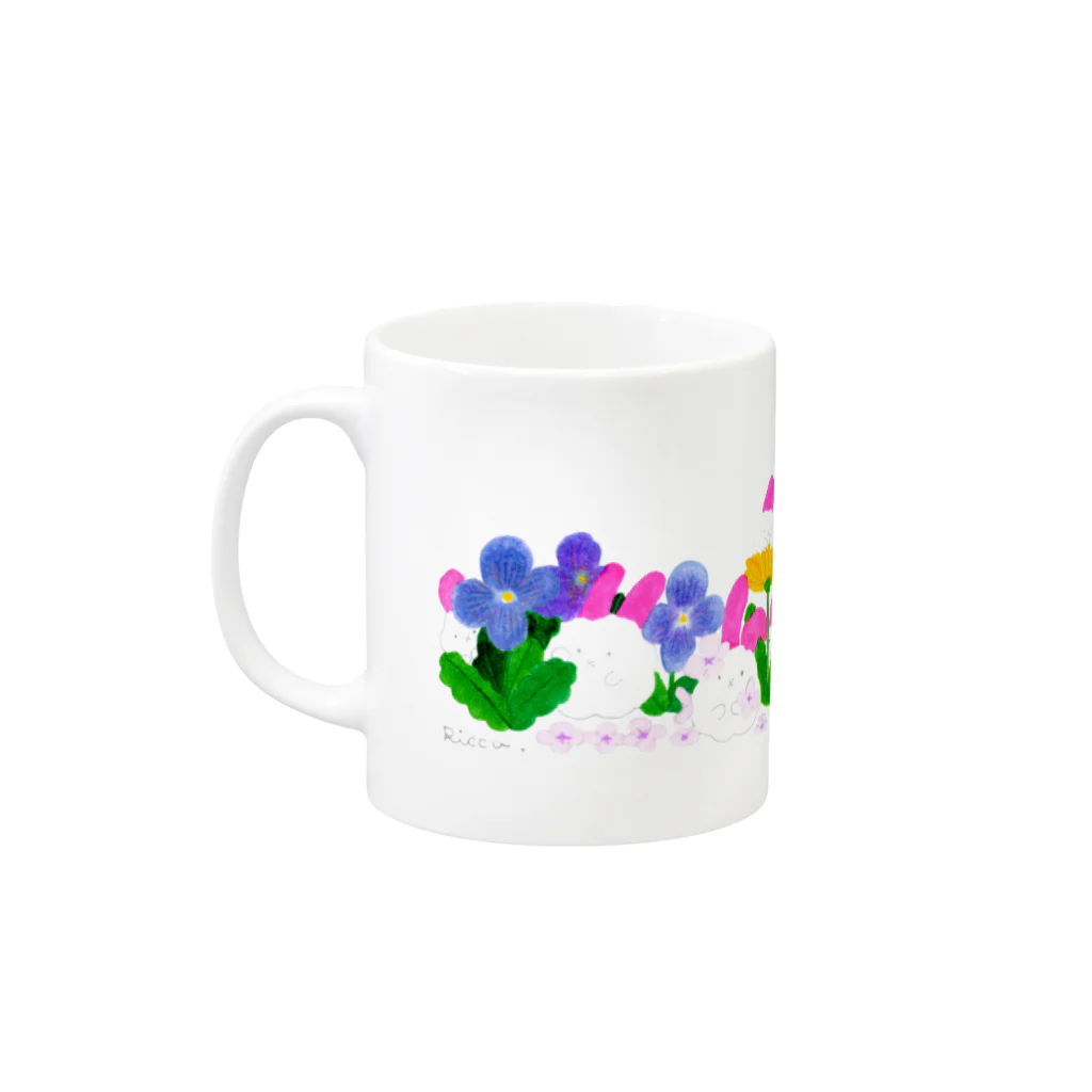 もふもふ達の秘密の花暮らしsuzuri店のお庭でかくれんぼ Mug :left side of the handle