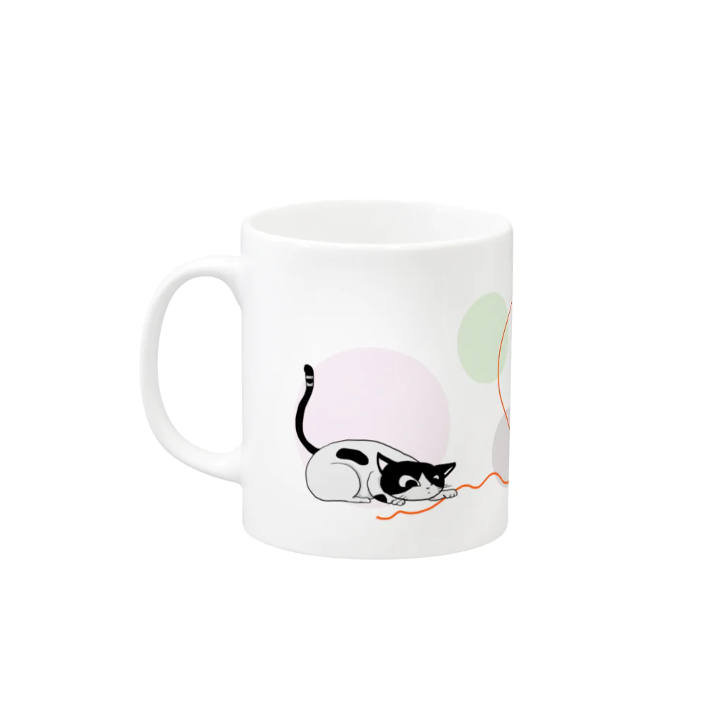 ねこがすき（ハチワレ猫姉妹のママ）のヒモの取り合い猫 Mug :left side of the handle