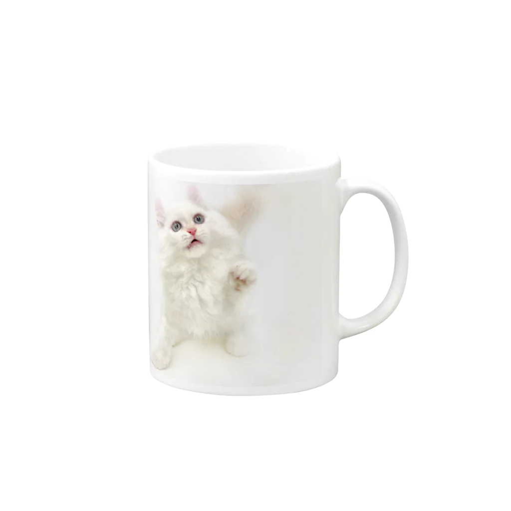 Milkoftheguineapigの白猫 Mug :right side of the handle