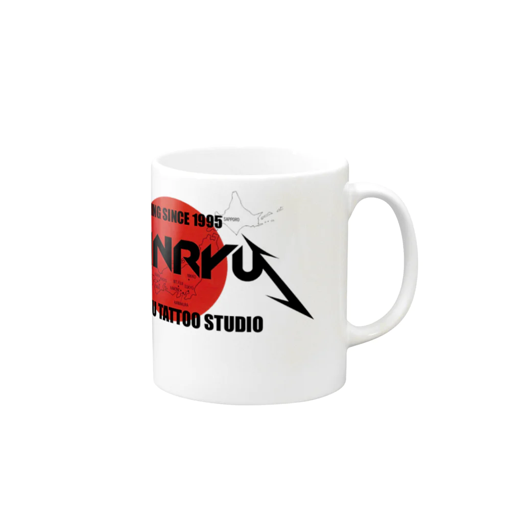 2438 DESIGNのSHINRYU METALLICAロゴ Mug :right side of the handle