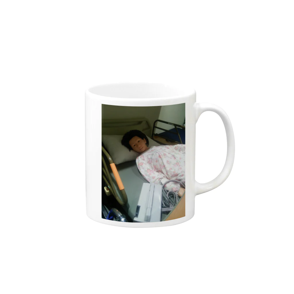 sisuの介護人形恐怖の写真 Mug :right side of the handle