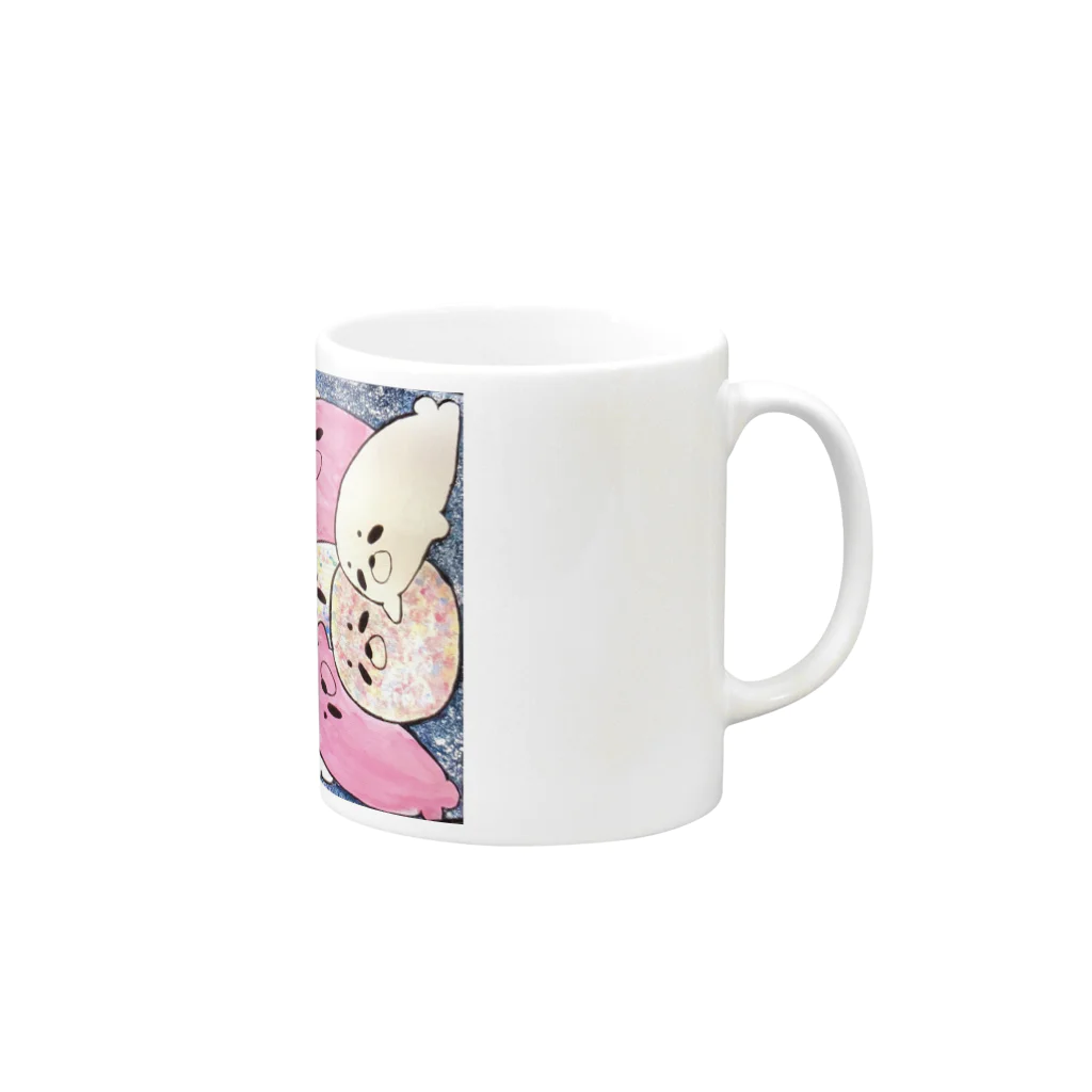 なんかの店のあざらしちゃんの絵 Mug :right side of the handle