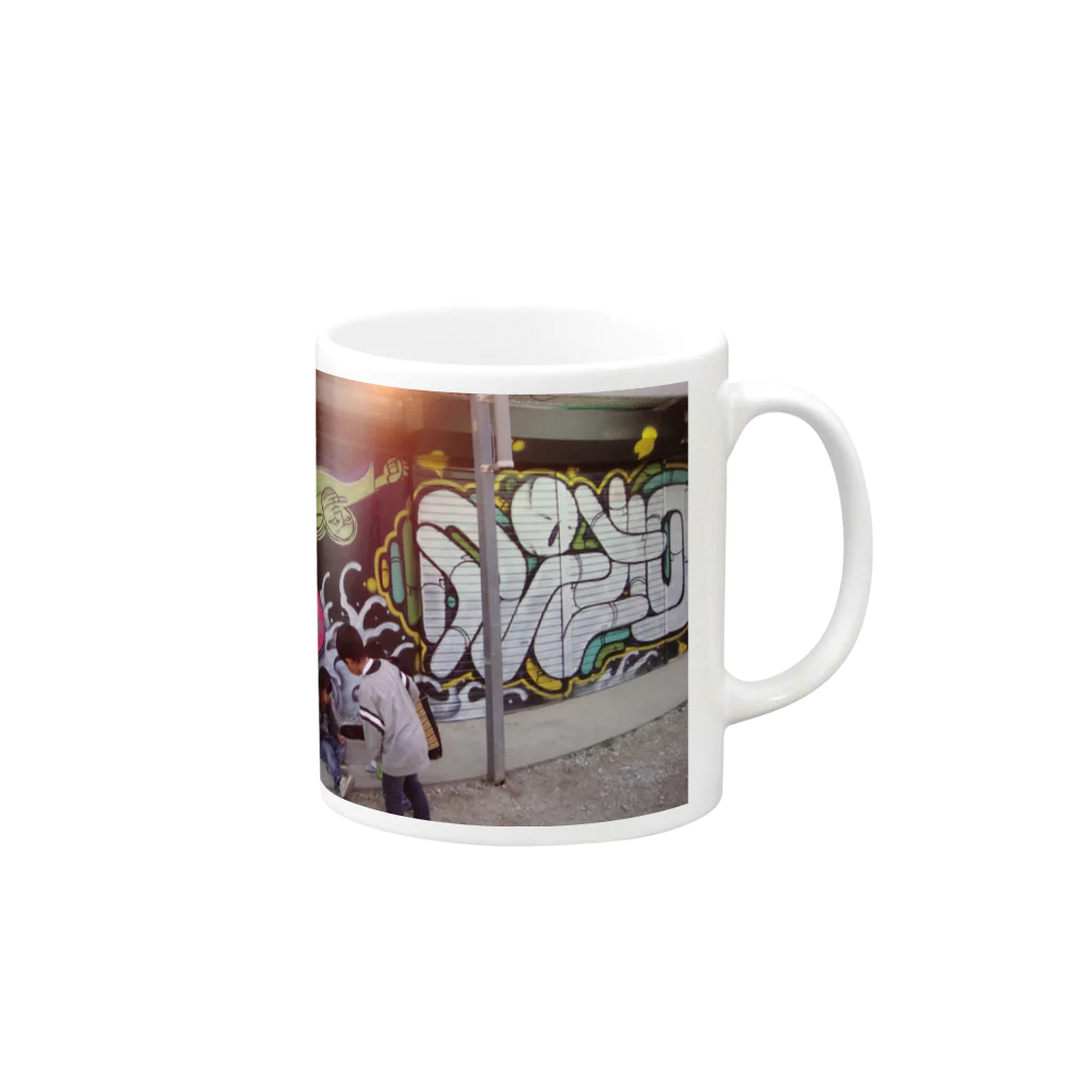 bckatwoのグラフィティマグカップ Mug :right side of the handle