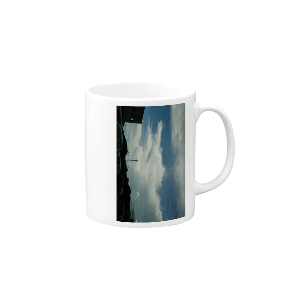 朝比奈恵の平成最後の8/15の空 Mug :right side of the handle