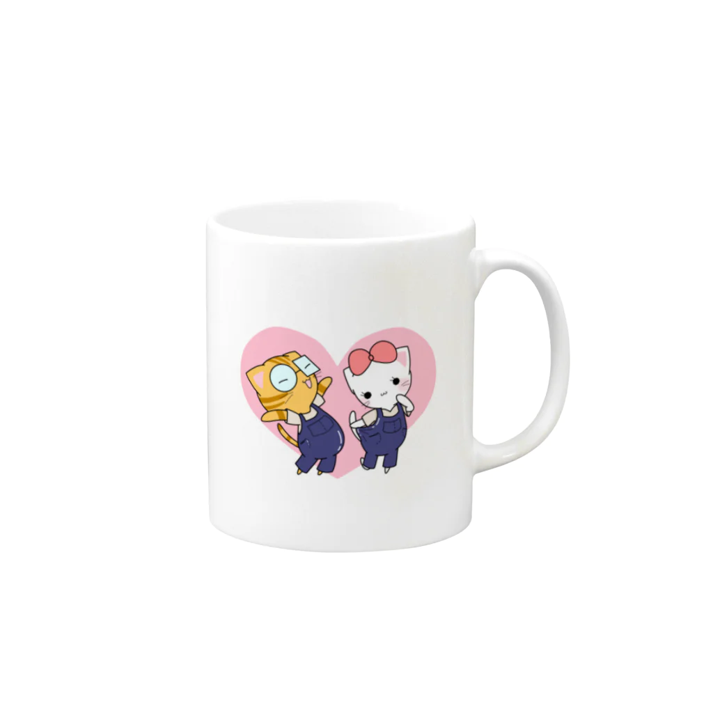 茶トラ猫くんと白猫ちゃんSHOPの思い出のおそろっちコーデ ハート Mug :right side of the handle