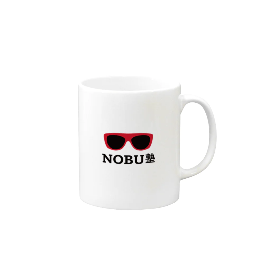 NOBU塾【公式】SHOPのNOBU塾【公式】-赤サングラス Mug :right side of the handle