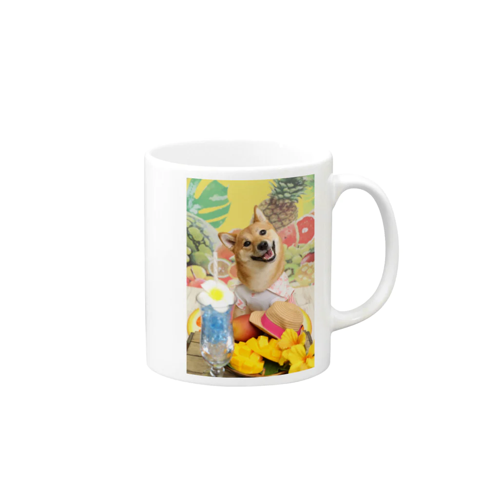 柴犬グッズ専門店 あられ堂の柴犬　真夏のリゾート001 Mug :right side of the handle