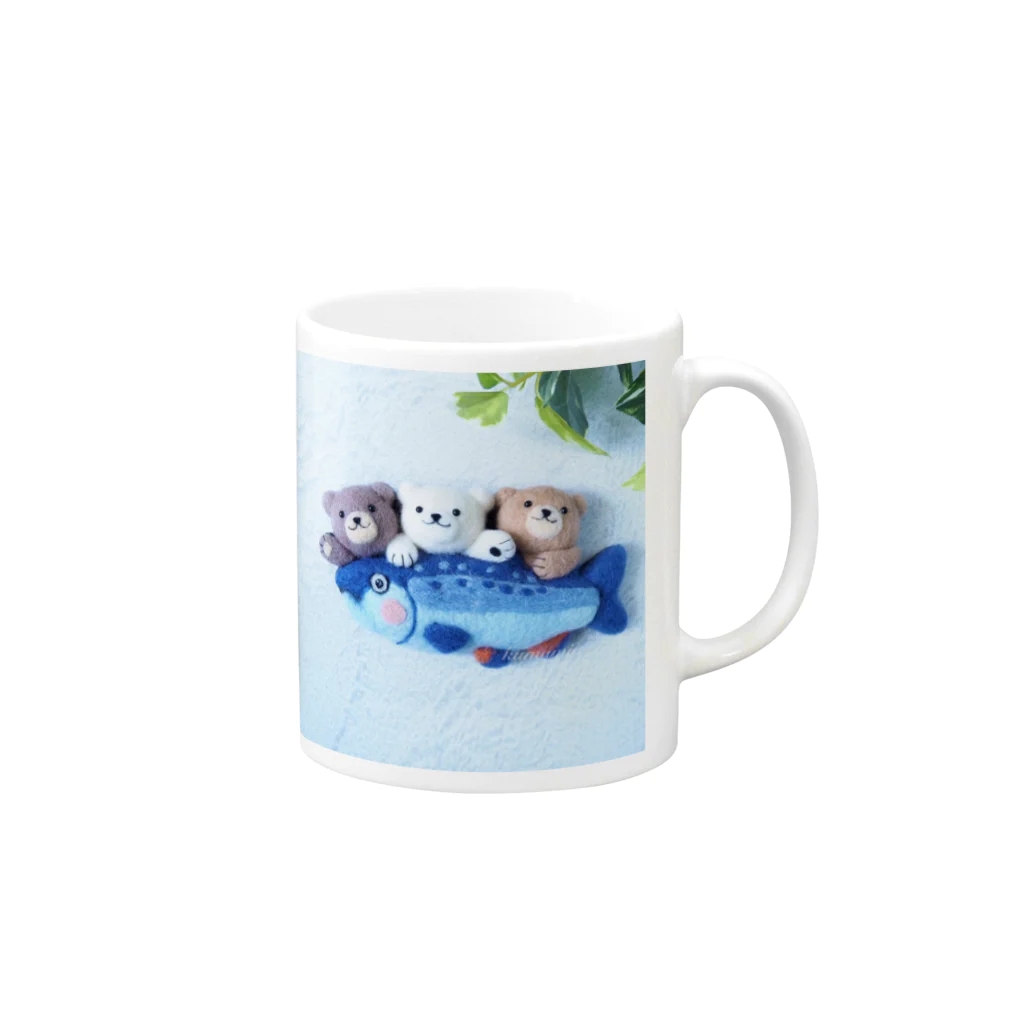 kumamia（くまみあ）のくまの3兄弟（鮭） Mug :right side of the handle