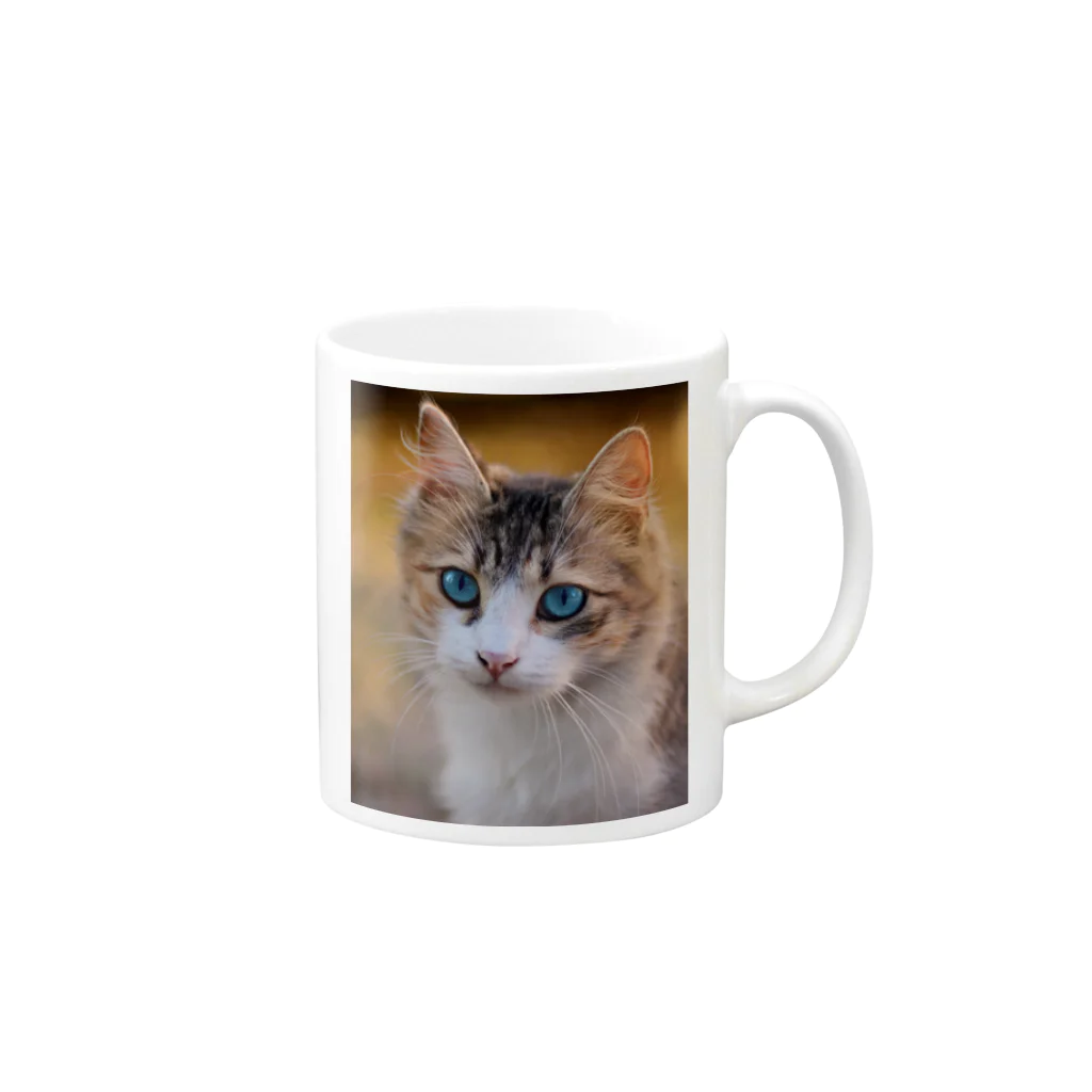 猫アートグッズのAdina Voicu 《Tabby cat with blue eyes》 Mug :right side of the handle