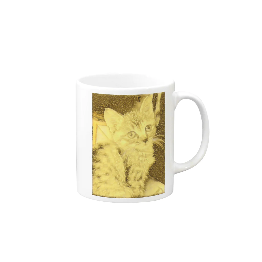 金色猫のキラキラネコ マグカップの取っ手の右面