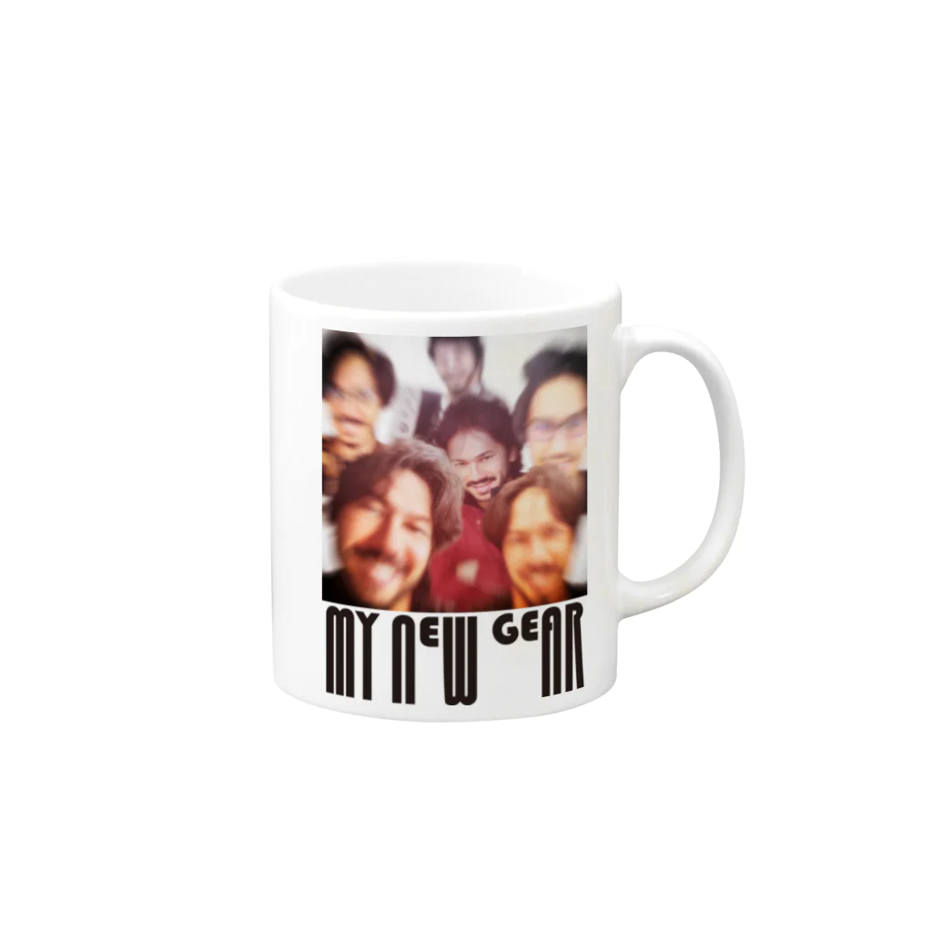 MY NEW GEAR ジャパンオフィシャルグッズのMNG マイニューギア(集合写真4 ) 【公式 / オフィシャル】  Mug :right side of the handle