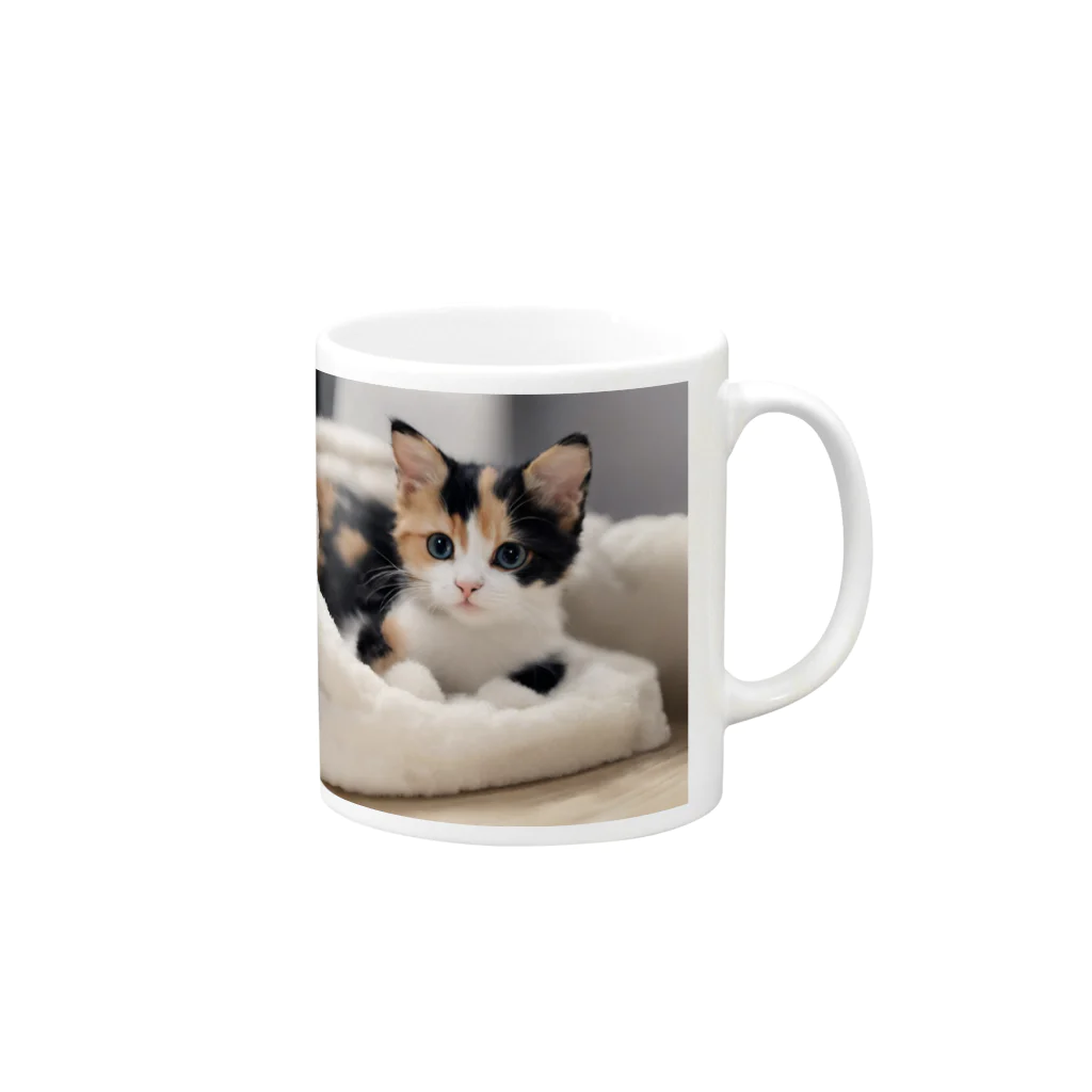 癒しリフレッシュの愛らしい子猫ちゃん Mug :right side of the handle