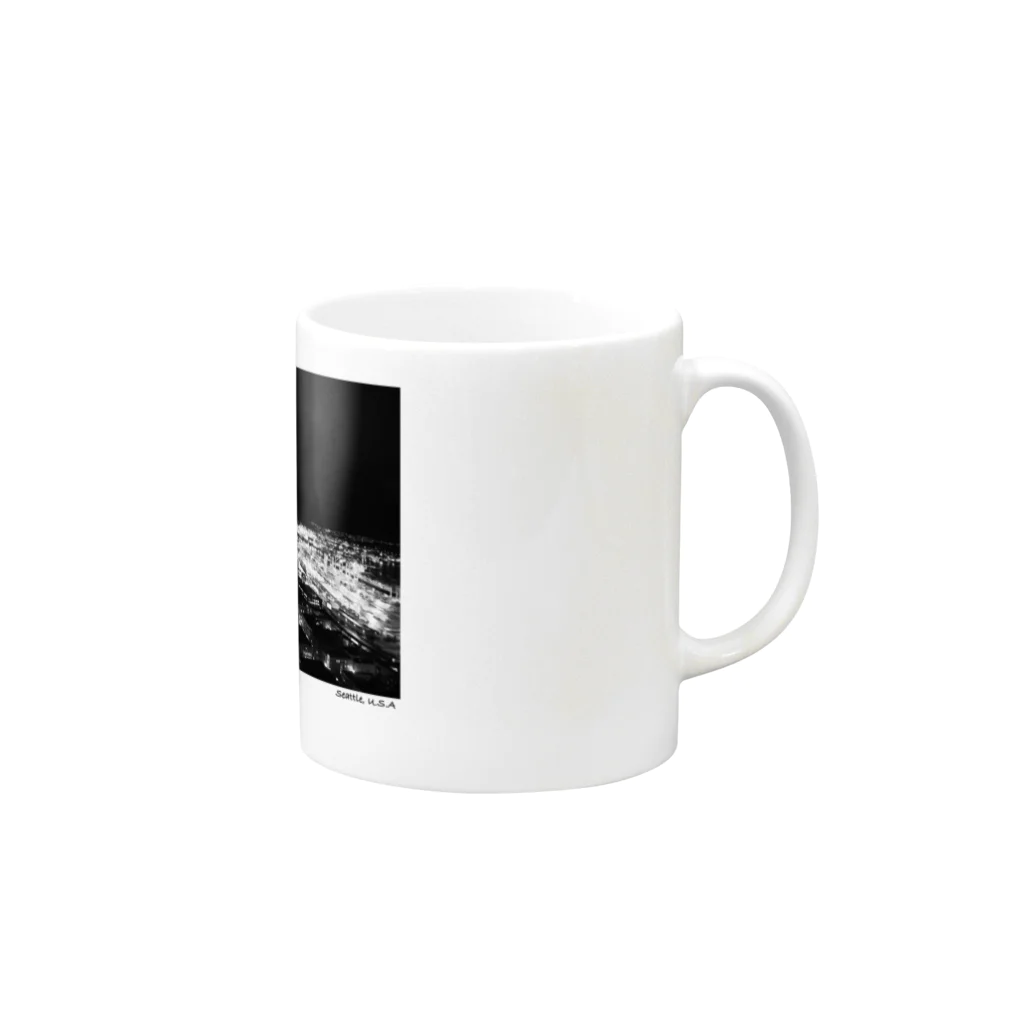 mone'sの[Seattle b] T.V.I.S Mug :right side of the handle