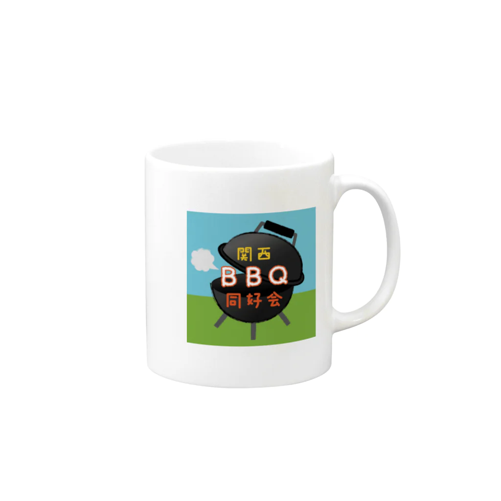 関西BBQ同好会公式の①【ロゴ】関西BBQ同好会（背景有り） Mug :right side of the handle