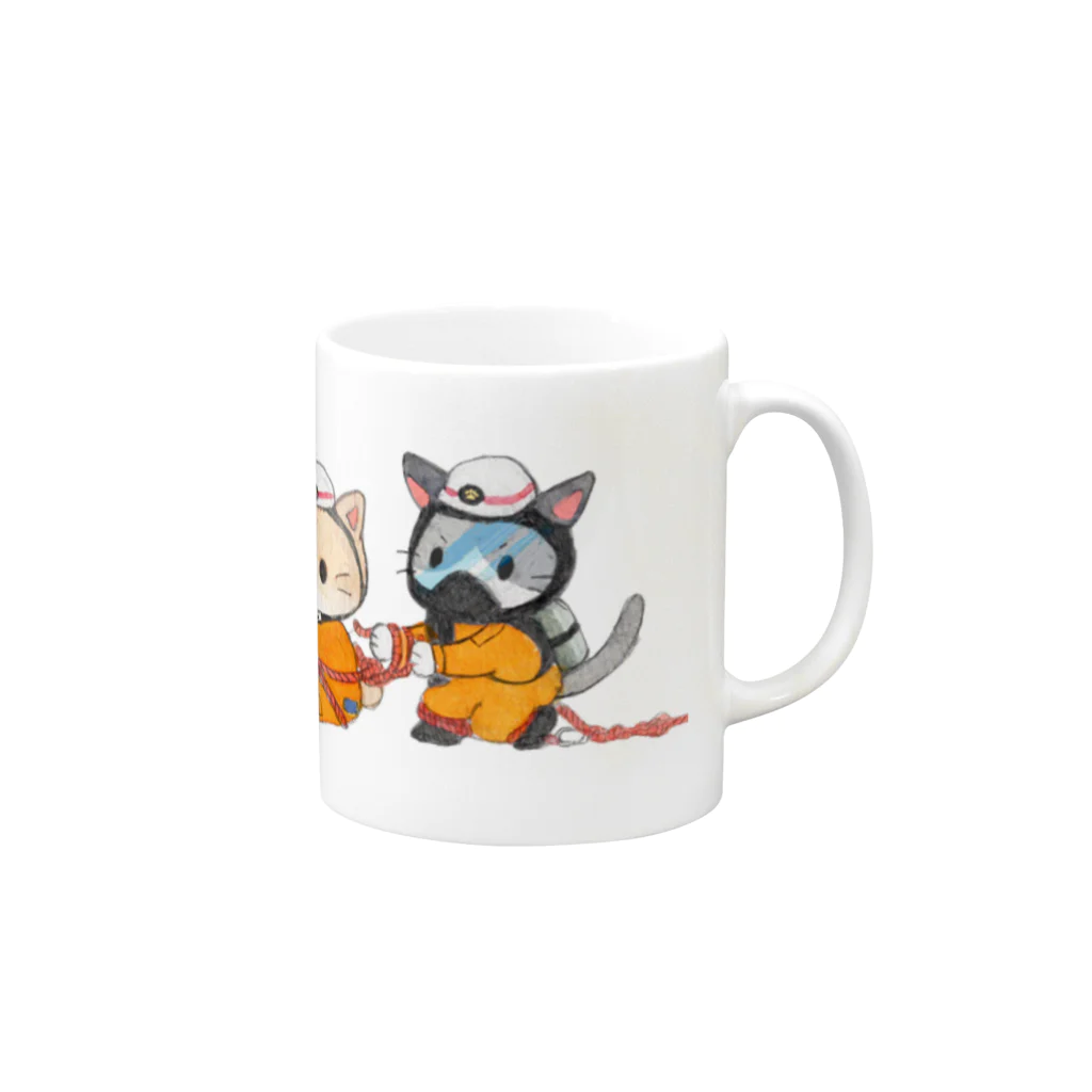 消防 と ねこちゃんのほふく救助結索をするレスキュー隊のねこちゃん Mug :right side of the handle