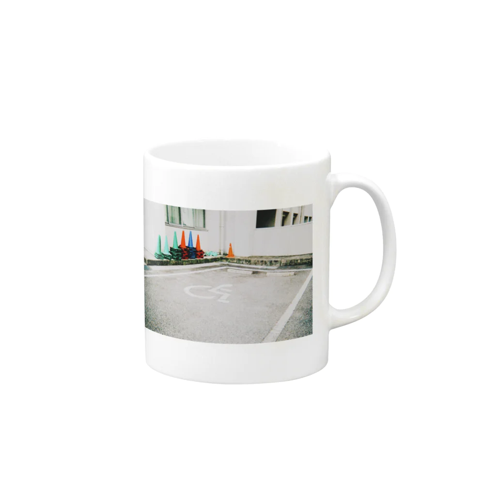 neli+の駐車場 Mug :right side of the handle