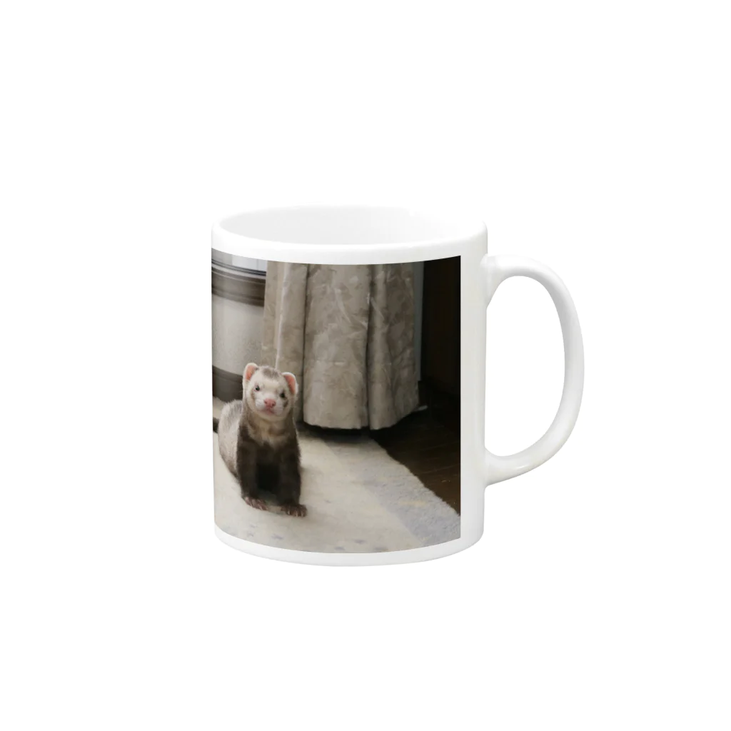 YuuriBの佇むフェレット Mug :right side of the handle