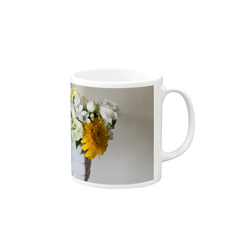 Marnieの片手に花束 Mug :right side of the handle