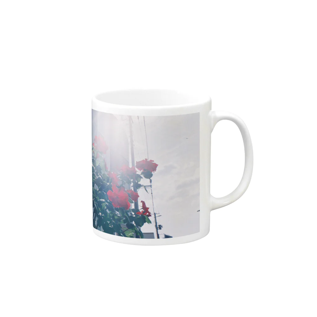 kio photo worksのFlower illuminated by sunlight Mug :right side of the handle