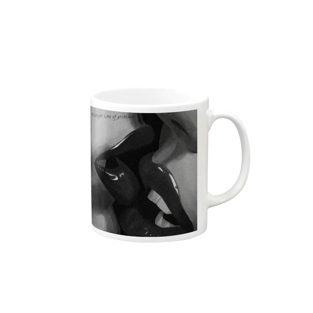 NEWMOの女子の禁断の深夜一時。Midnight time of princessモノクロ Mug :right side of the handle