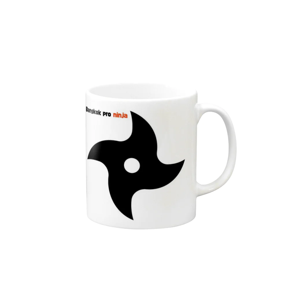 バンコクのプロ忍者の手裏剣ロゴ Mug :right side of the handle