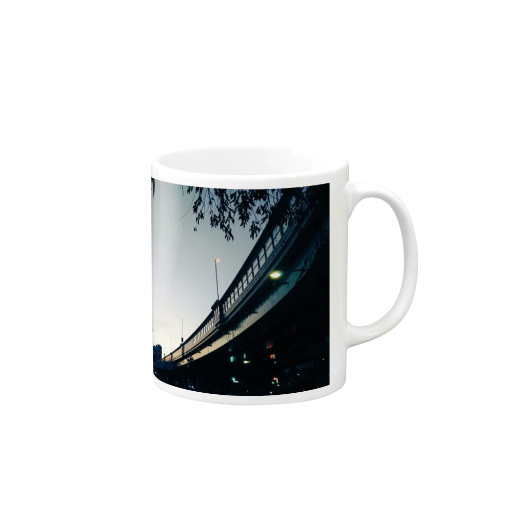 古春一生(Koharu Issey)の夜から朝へ Mug :right side of the handle