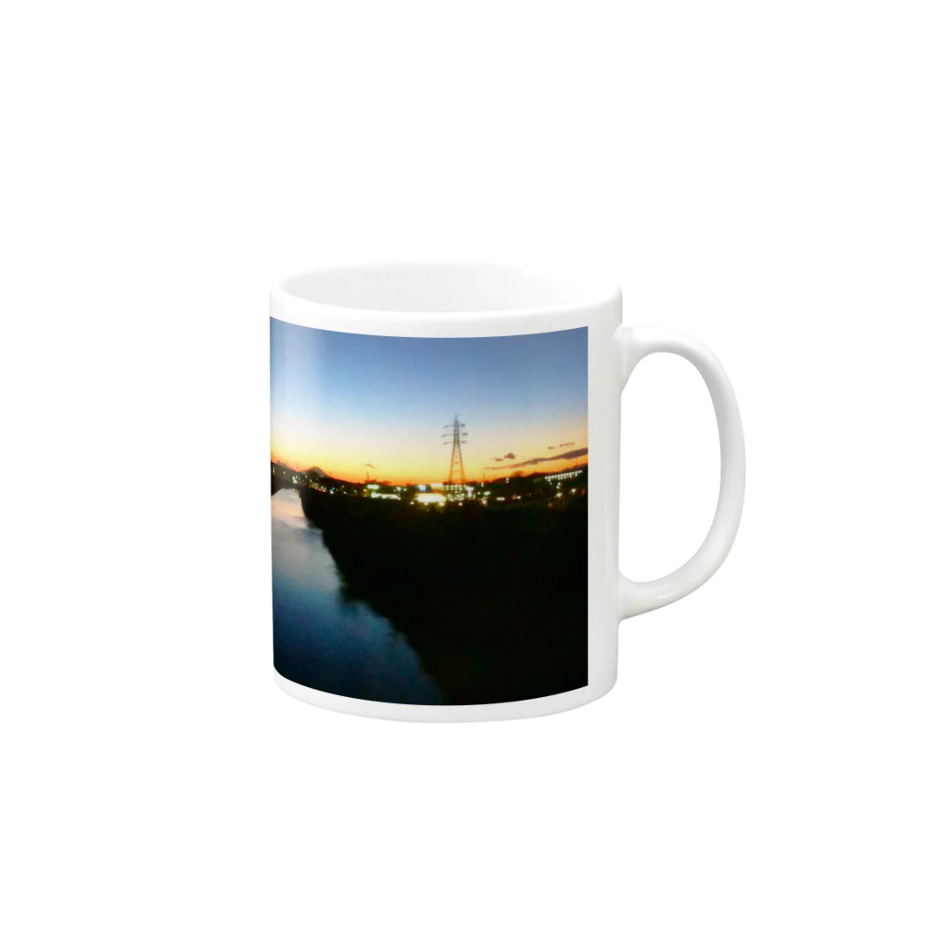 River Gardenの夜の手前 Mug :right side of the handle