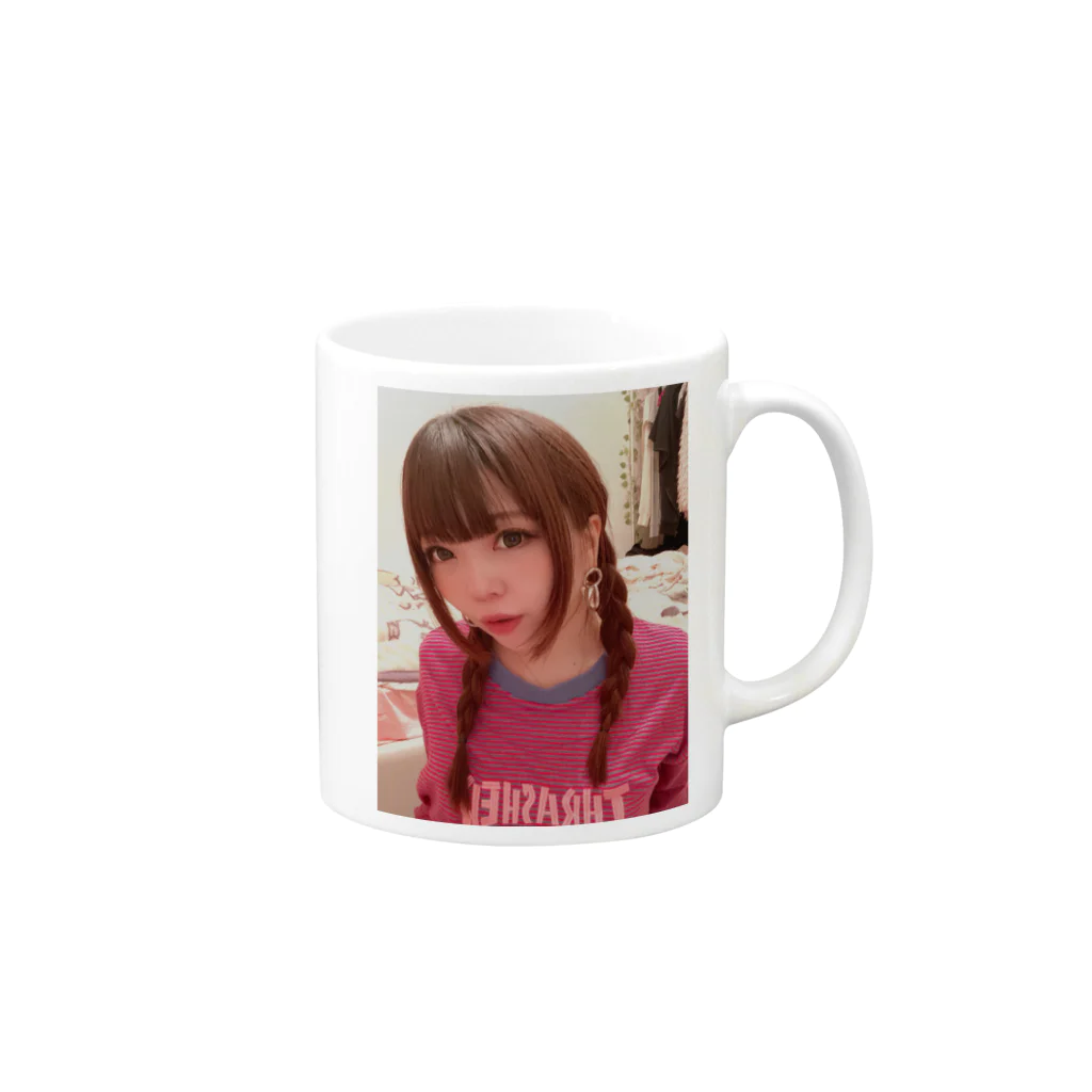 白玉あも😇3/27ロリカルト教集会のみつあみあもやんマグカップ Mug :right side of the handle