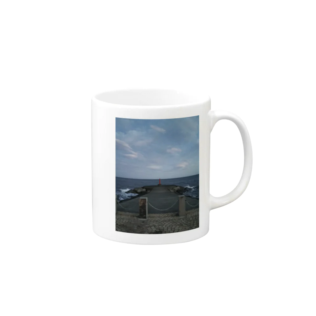 ヨクイズムの夕方の海 Mug :right side of the handle