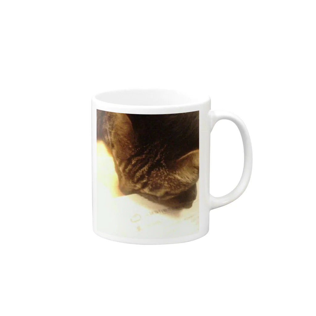 幸せを運ぶ福猫ピー助の幸せを運ぶトラ猫 Mug :right side of the handle