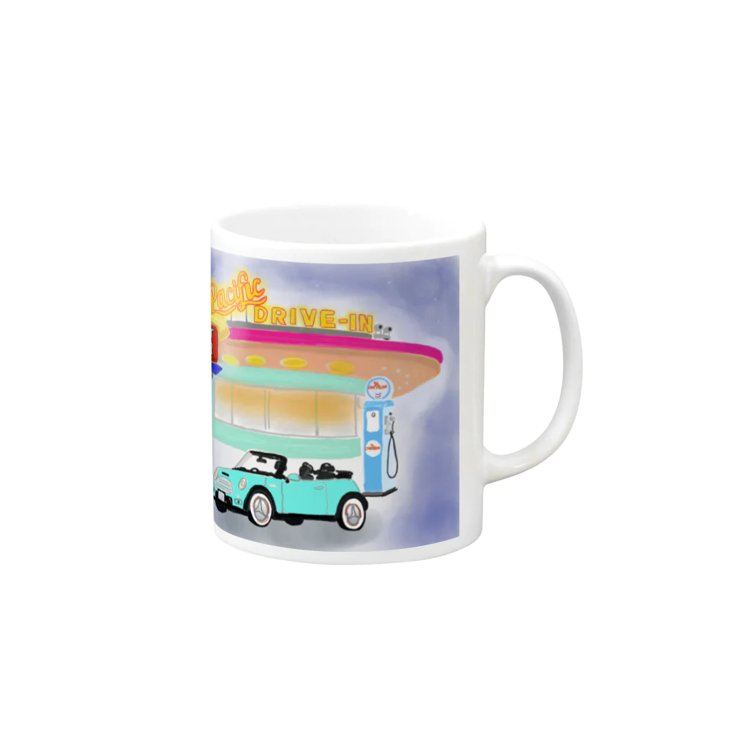 AVOCADOのアメ車でdrive-in Mug :right side of the handle