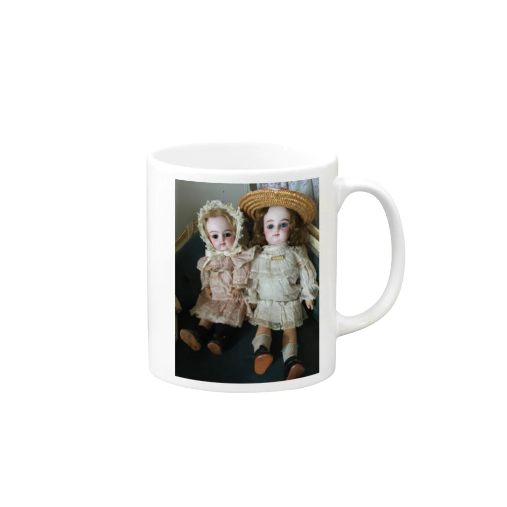 dollのアンティークドール(人形)doll Mug :right side of the handle