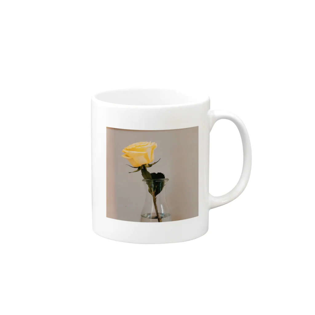 駒音(こまおと)の黄色い薔薇 Mug :right side of the handle