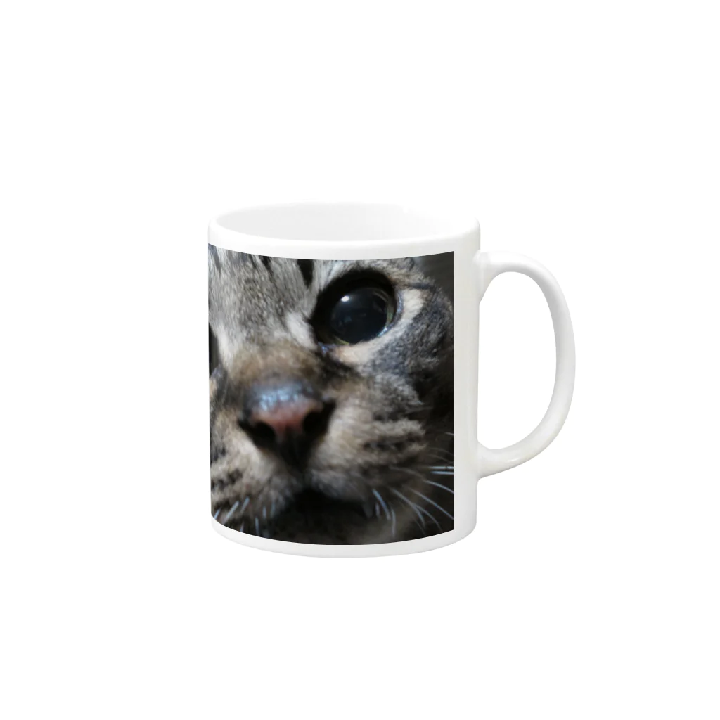 ハチワレ猫とらくがきの我が家の先代猫 Mug :right side of the handle