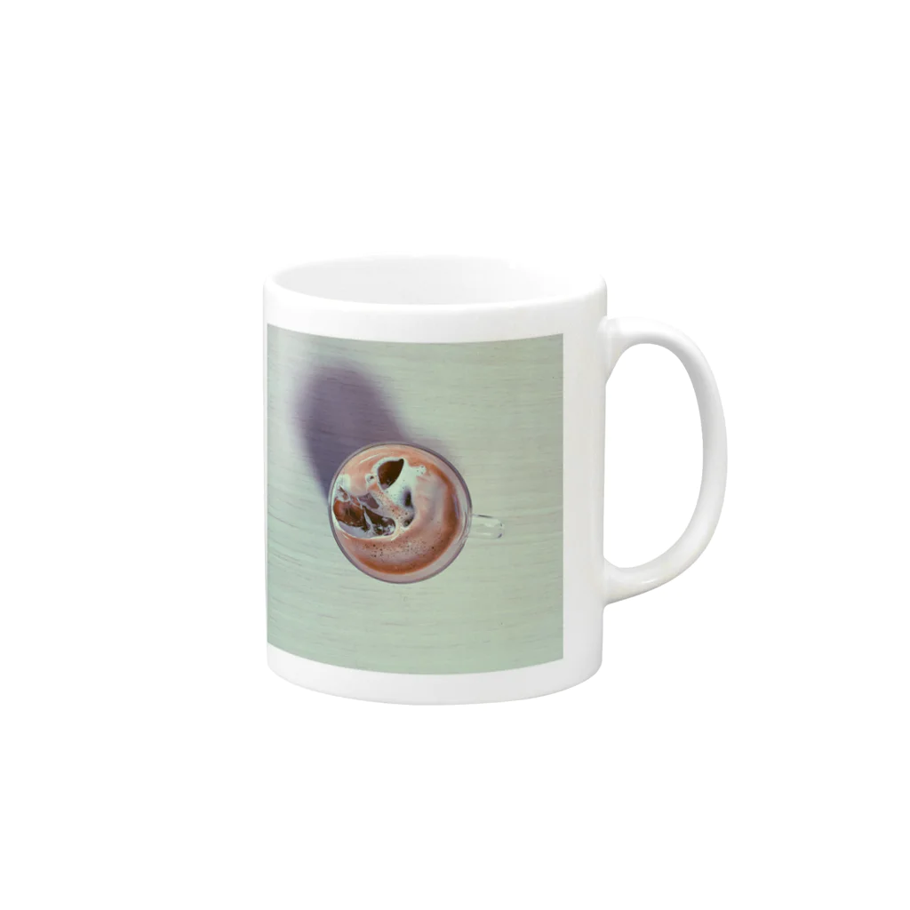 MezzoMezzoのアイスカフェラテ Mug :right side of the handle