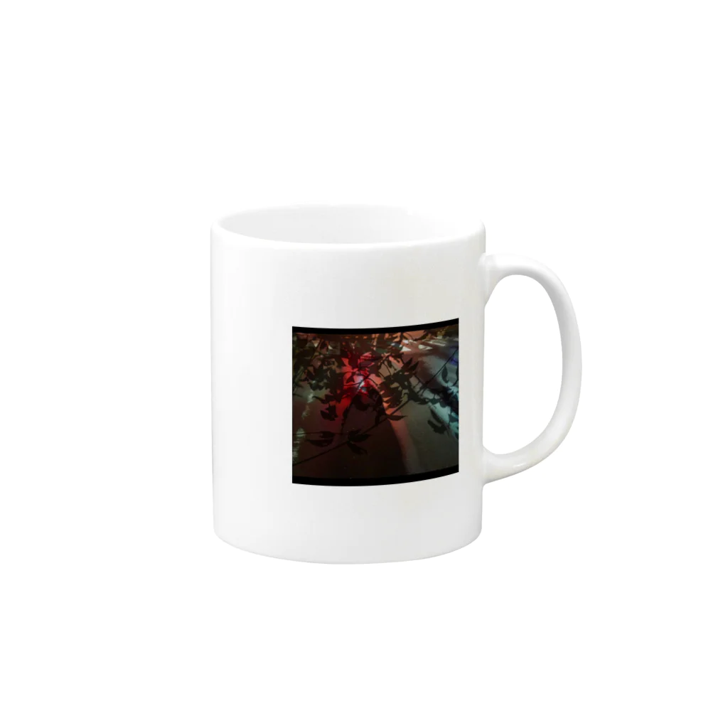 野々の深夜の信号に葉影 Mug :right side of the handle