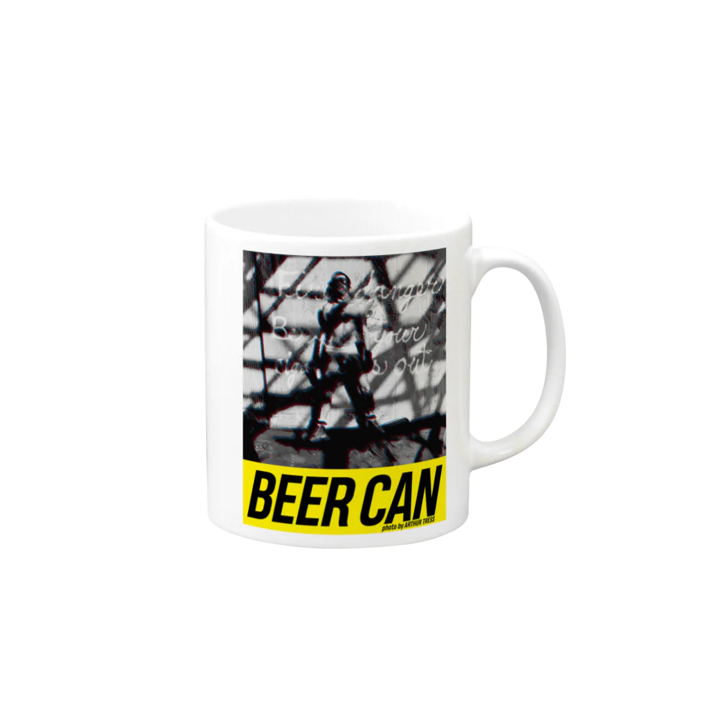 Everything for the BEERのMan with Beer Can マグカップの取っ手の右面