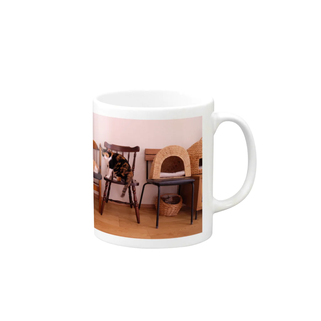 ねこのかぎおのグッズやさんのねこ会議 Mug :right side of the handle